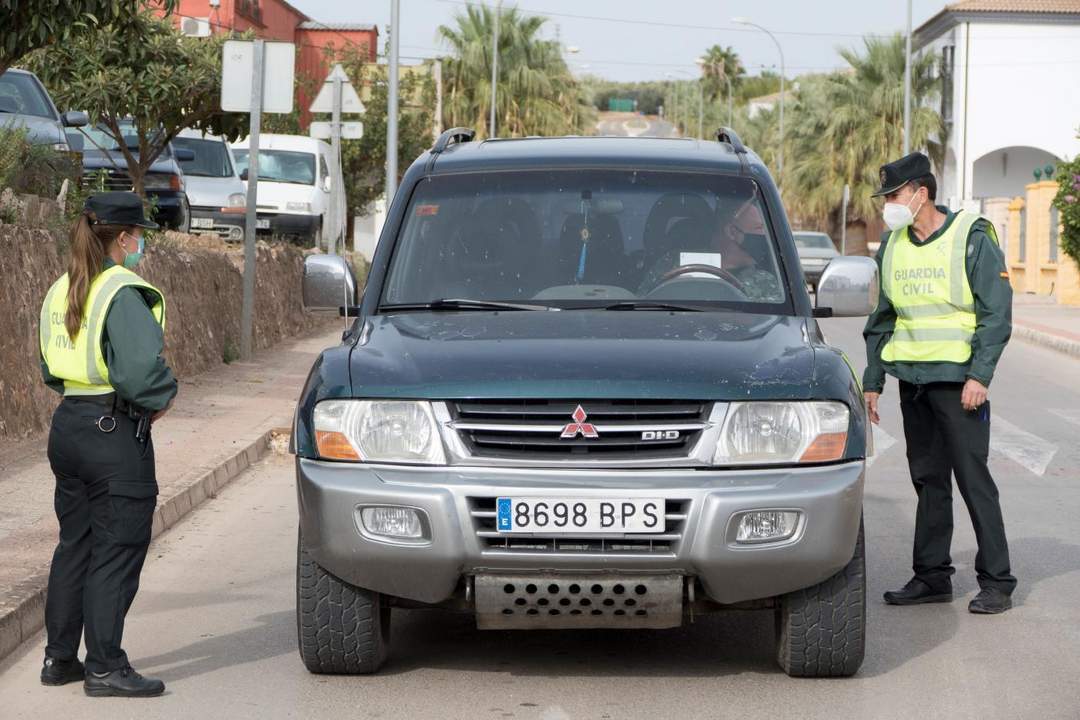La pareja de la Guardia Civil en Casariche.