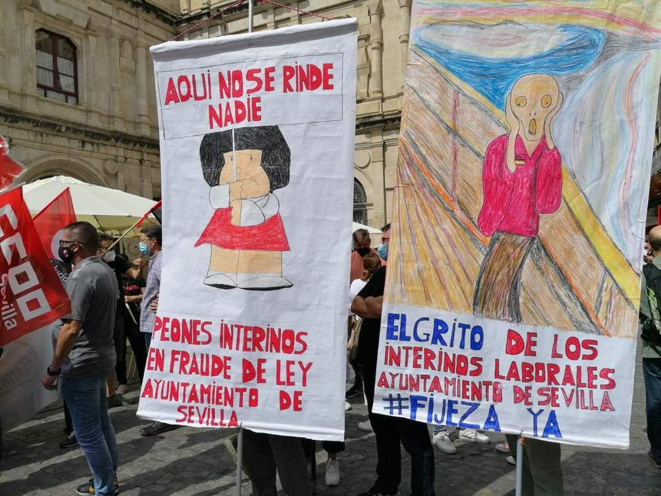 Protesta de empleados públicos en abuso de temporalidad en Sevilla.