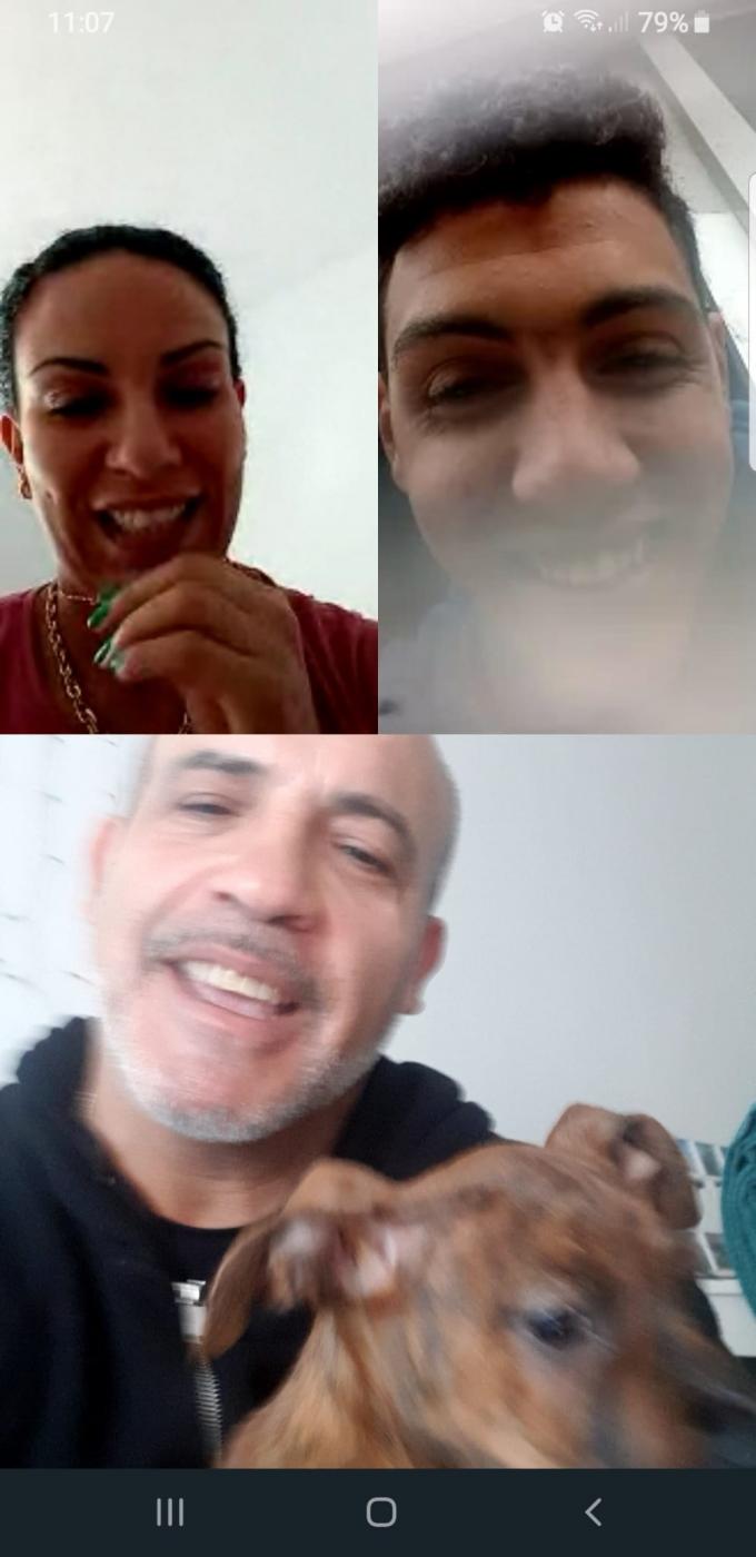 Imagen de la videoconferencia entre el inspector Fernando Galindo (abajo), Yassin y Halima.