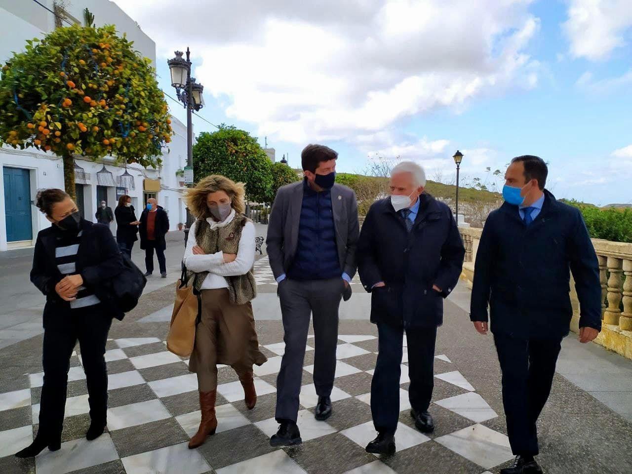 Paolo Vasile pasea por Vejer.