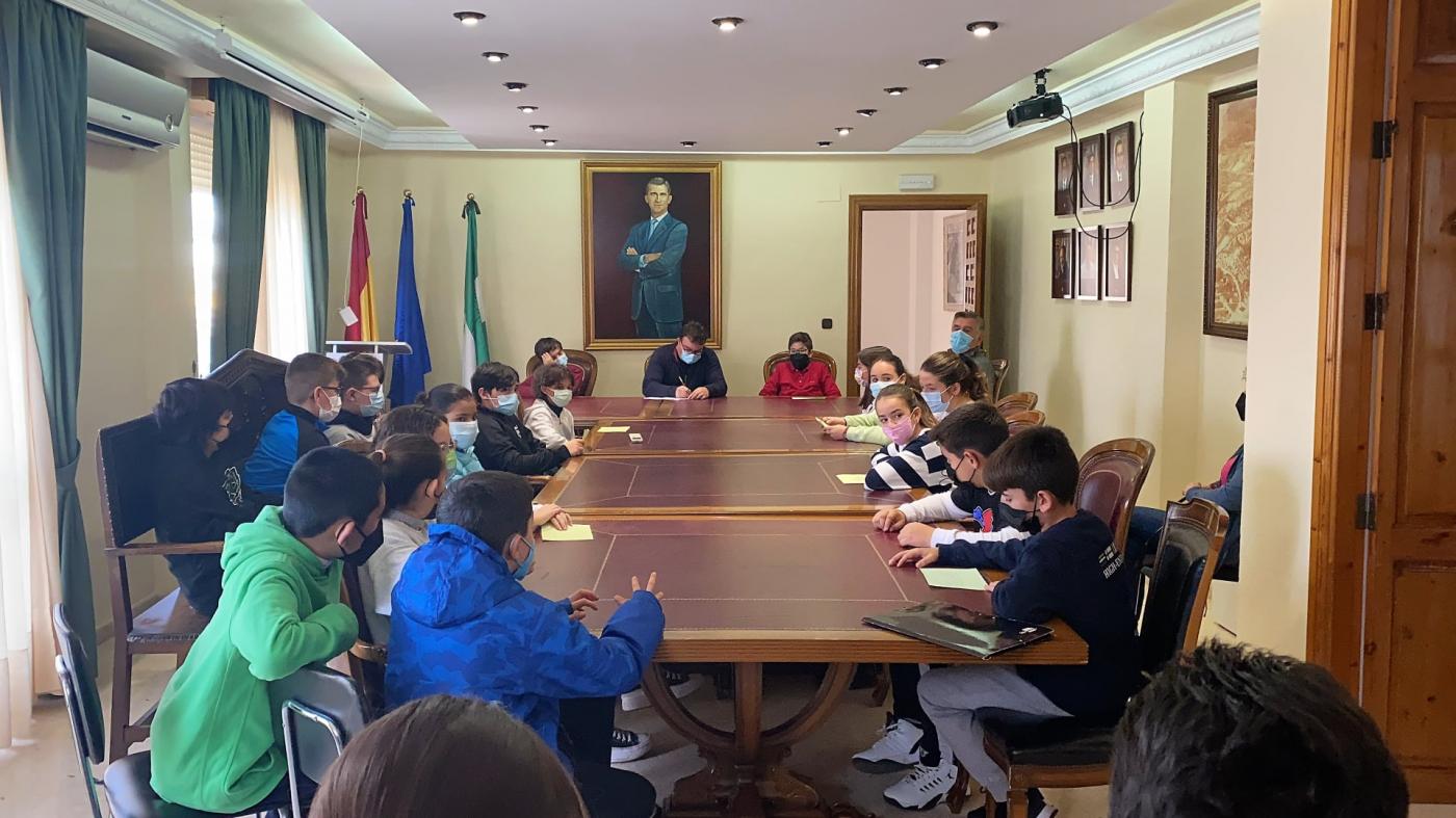 Un momento del pleno infantil en el salón de plenos de Castillo. 
