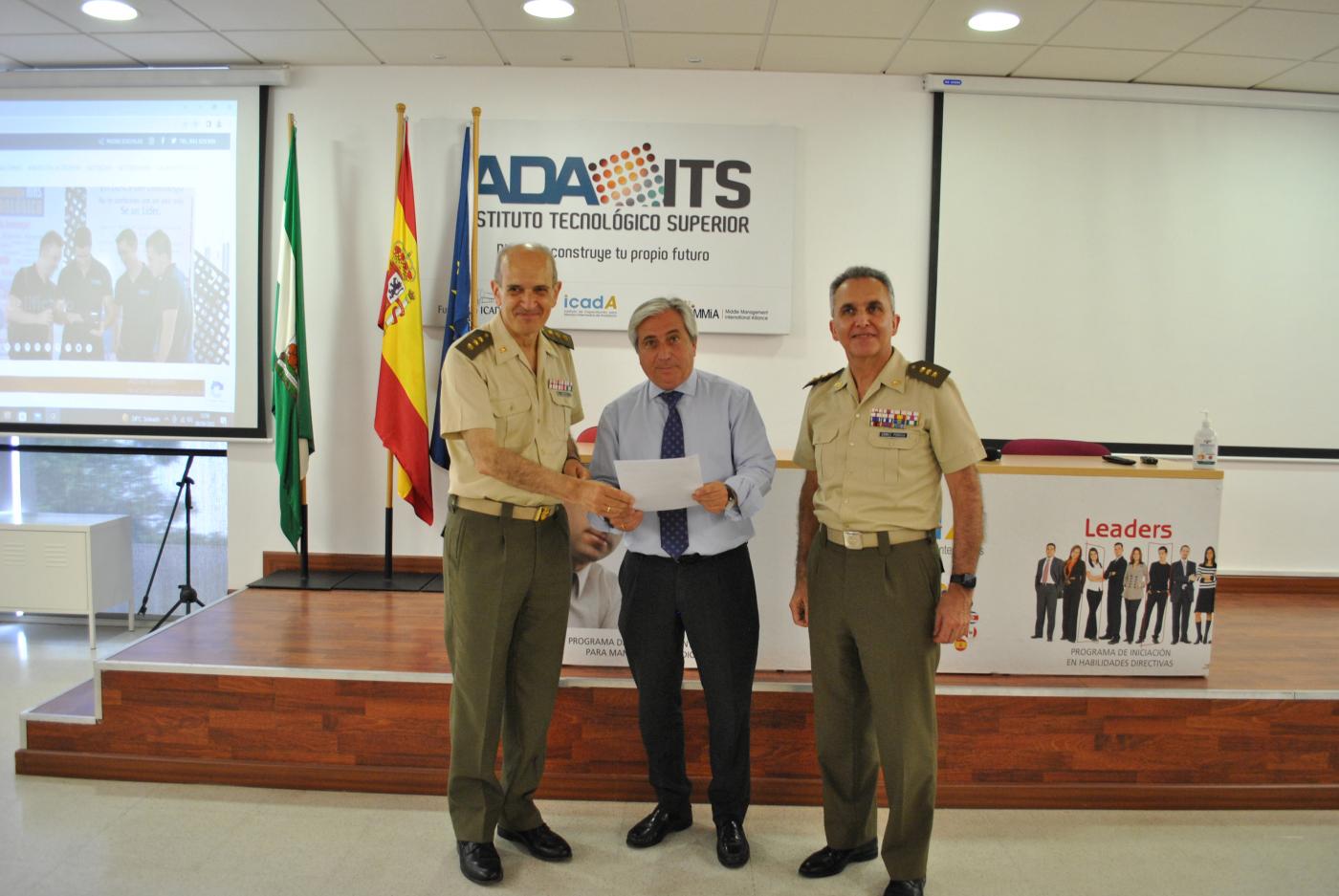 El acto de entrega de la donación.