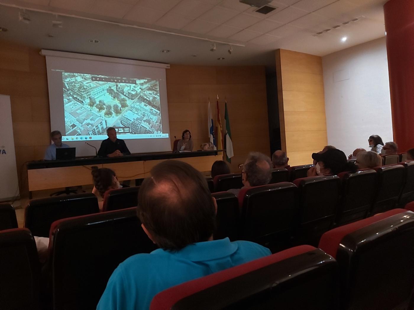 Presentación del proyecto de reforma de La Merced a los vecinos.