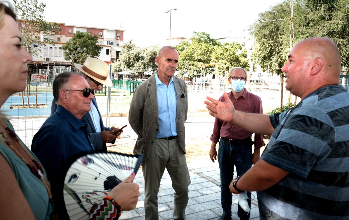 Visita a la Plaza de la Candelaria con vecinos.