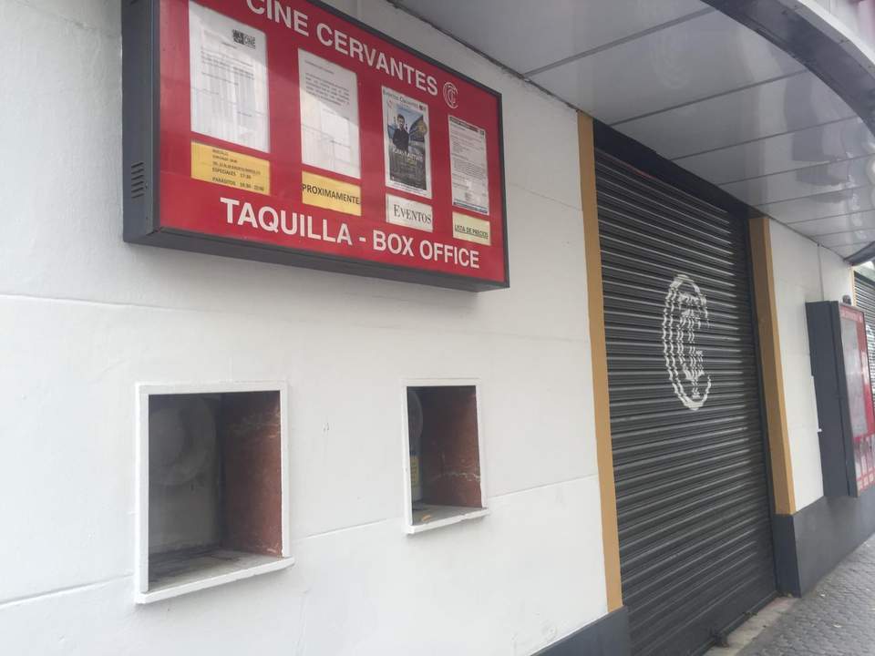 La taquilla del cine cerrada desde la pandemia.