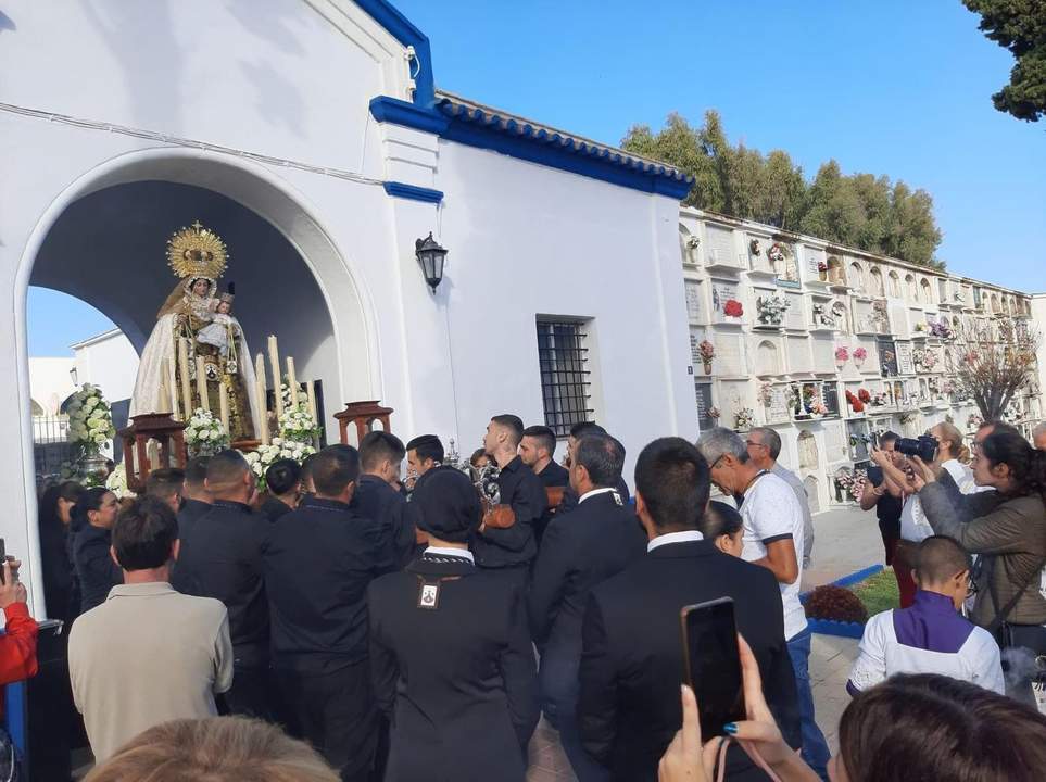 La Virgen del Carmen, en el cementerio de La Línea.