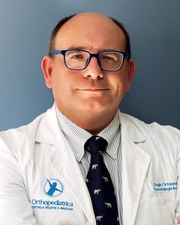 El doctor DAVID FARRINGTON.