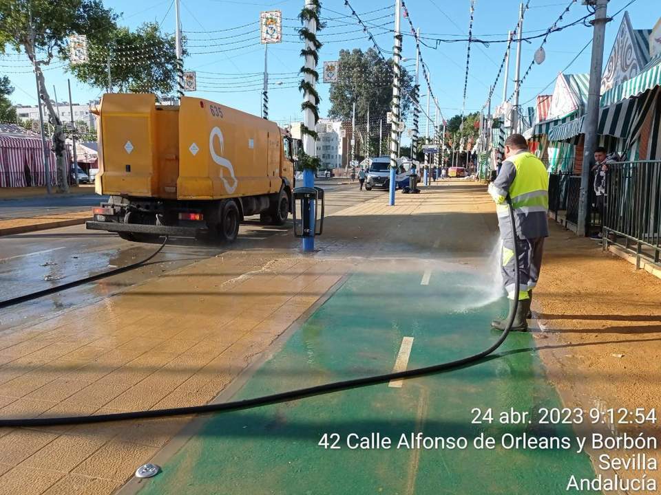 Los servicios de Lipasam en la Feria.