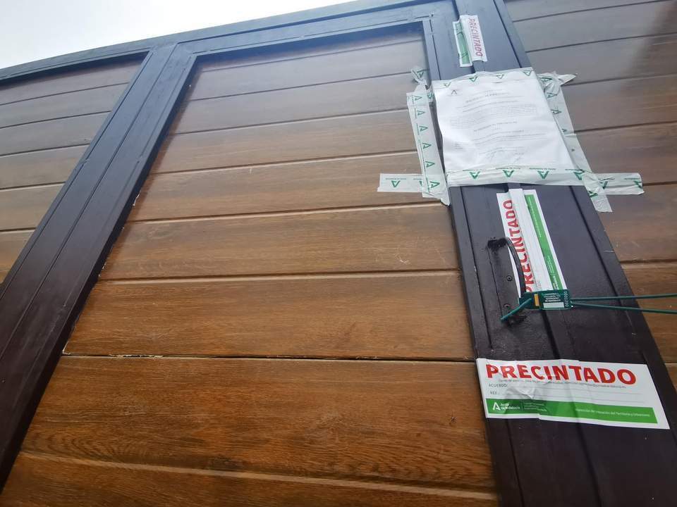 Imagen de una vivienda precintada en El Palmar.
