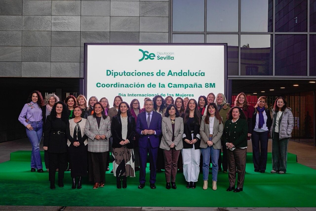 EuropaPress_7248372_reunion_equipo_redactar_estrategia_diputaciones_andaluzas_8m (1)