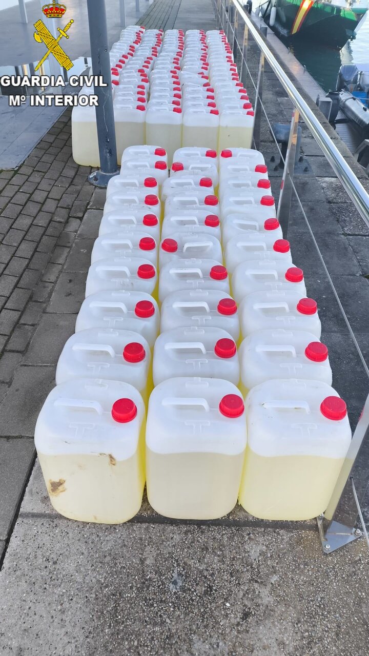 Petacas de gasolina.