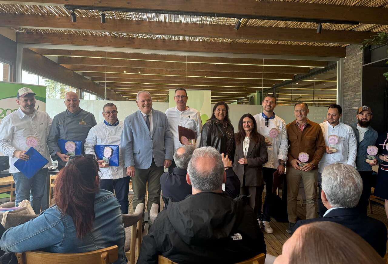 Integrantes del jurado y autoridades.